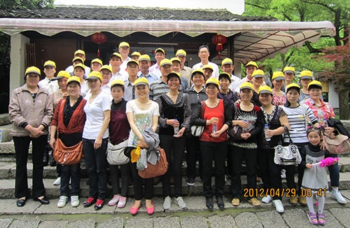 2012年4月29日帆顺公司组织全体员工桐庐旅游