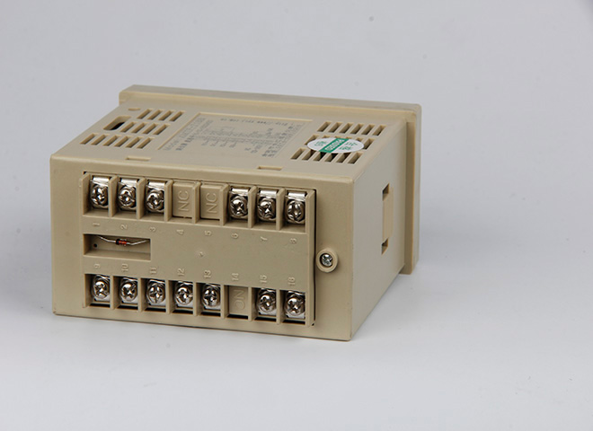 XMTF-7000智能温度调节仪